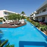 Bay מלון 5*