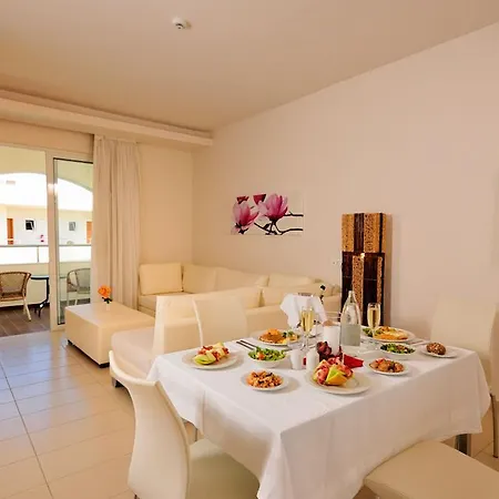 호텔 아판도우 베이 스위트 5*